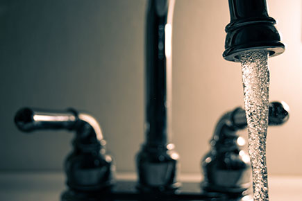 Agua filtrada VS agua embotellada: ¿cuál es más sostenible?